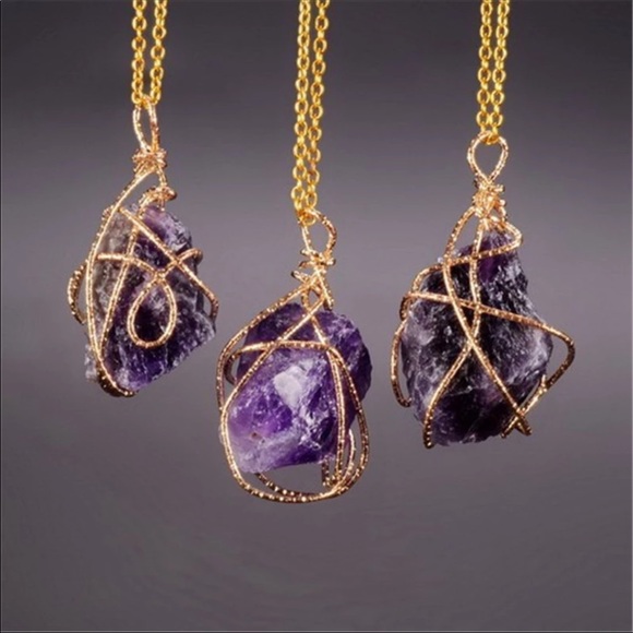 Jewelry - Caged stone pendant necklace